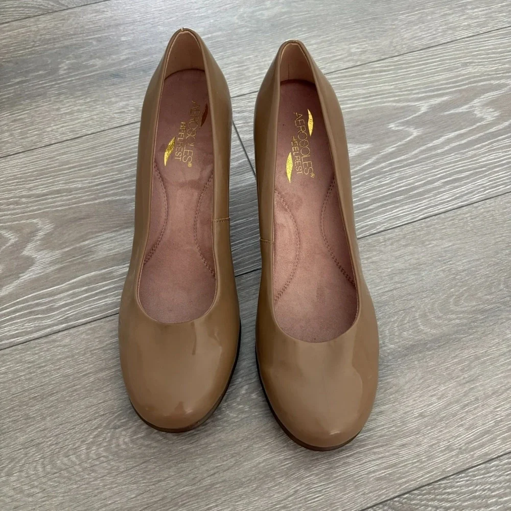 NEW Aerosoles Womens Beige Tan Patent Leather Major Role Dress Pump Heels 10.5M